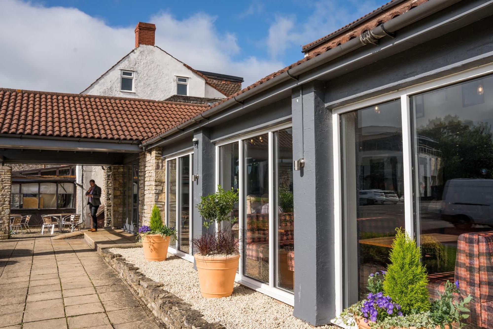 Almondsbury Inn & Lounge Exterior foto